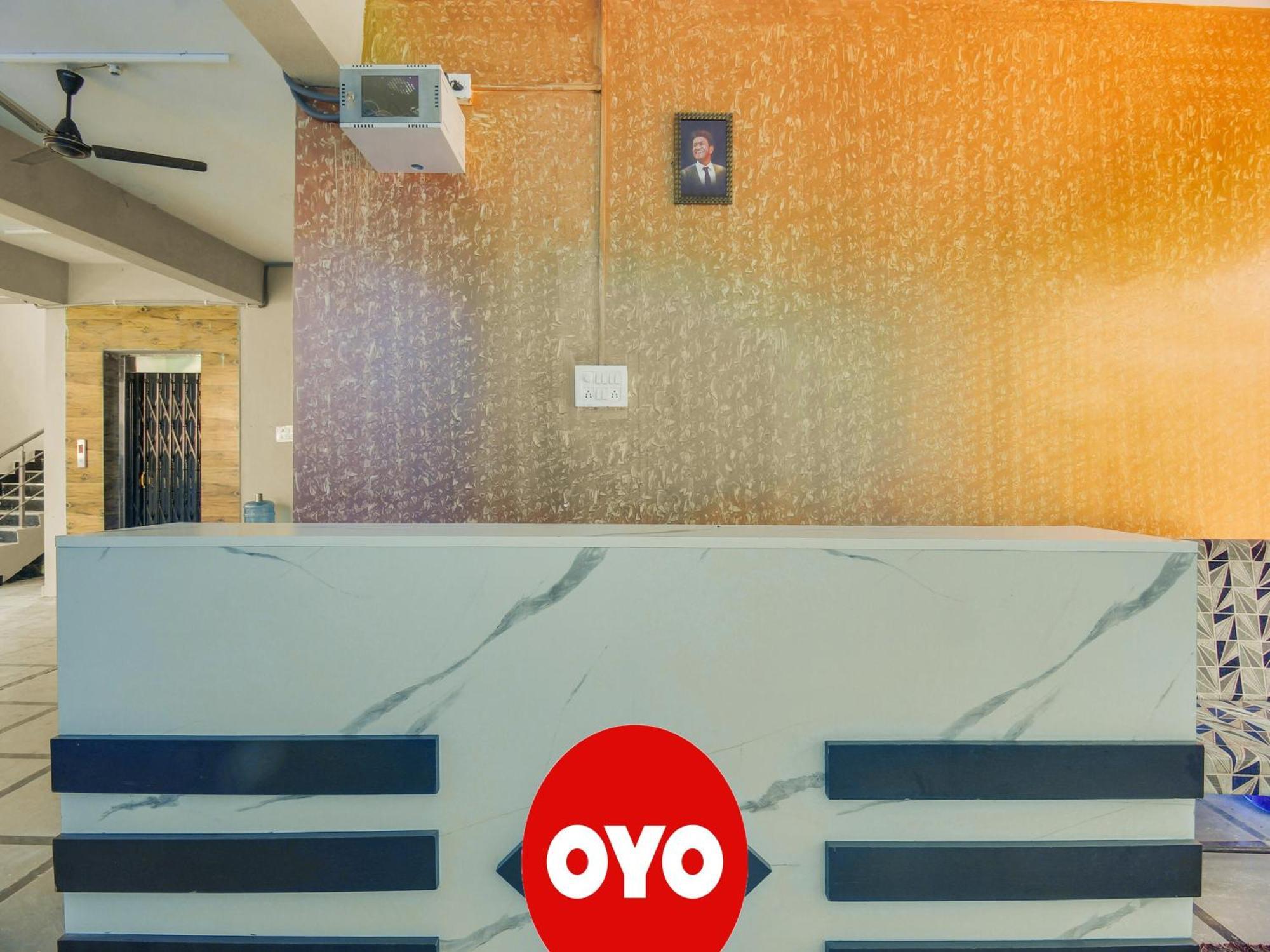 Hotel O R.J.International Pedda Ambarpet Extérieur photo